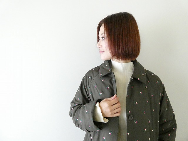 CHILD WOMAN(チャイルドウーマン) EVOダウン 小花刺繍ステンコートの商品画像2