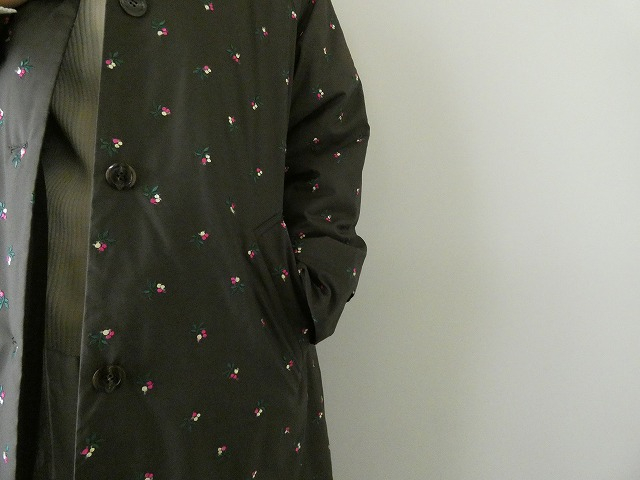 CHILD WOMAN(チャイルドウーマン) EVOダウン 小花刺繍ステンコートの商品画像3