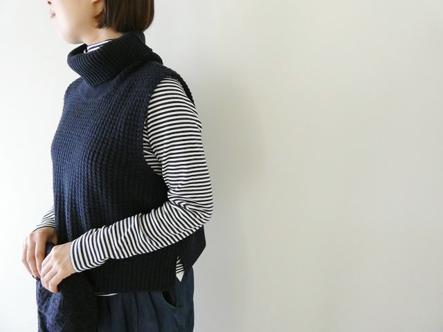 mizuiro ind(ミズイロインド) ワッフルハイネックベストの商品画像1