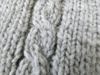 Hands of creation(ハンズオブクリエイション) ペルーのローゲージニット家庭機細ケーブルカーディガンの商品画像45