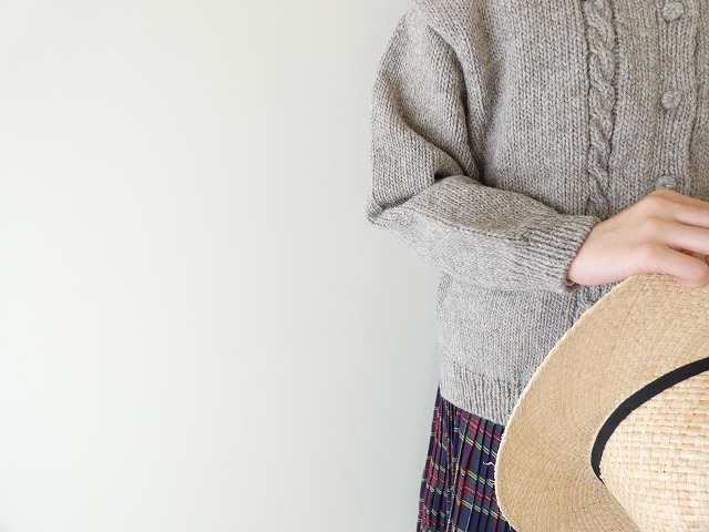 Hands of creation(ハンズオブクリエイション) ペルーのローゲージニット家庭機細ケーブルカーディガンの商品画像5