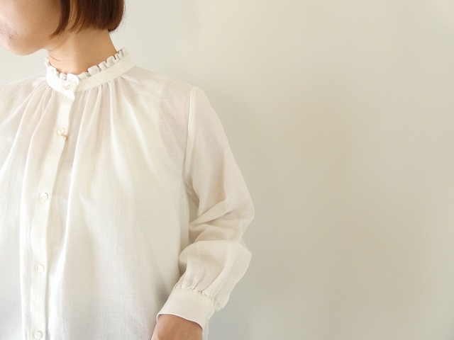 MidiUmi(ミディウミ) フリルカラーギャザーネックシャツの商品画像2