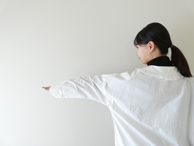 homspun(ホームスパン) バルキーシーチング薄手フリルプルオーバーブラウスの商品画像5