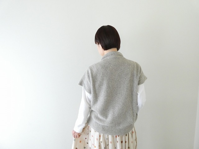 evam eva(エヴァムエヴァ) boucle yarn vestの商品画像2