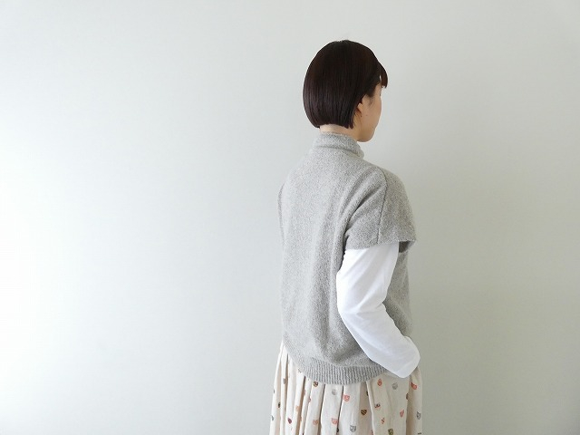 evam eva(エヴァムエヴァ) boucle yarn vestの商品画像4