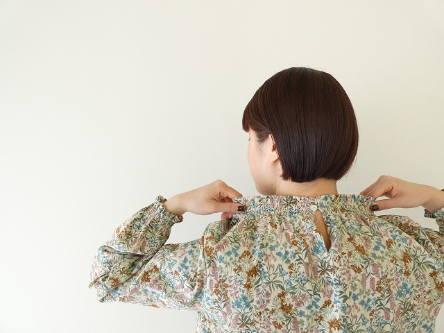 PK 21Wコーデュロイ花柄シャーリングネックブラウスの商品画像6