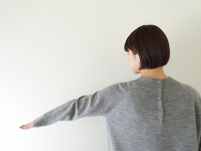 mao made(マオメイド) メリノウール 2WAYくるみボタンプルオーバーの商品画像12