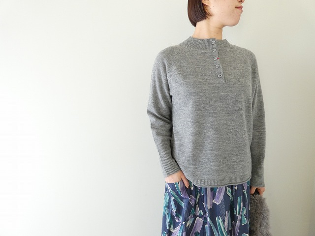 mao made(マオメイド) メリノウール 2WAYくるみボタンプルオーバーの商品画像3