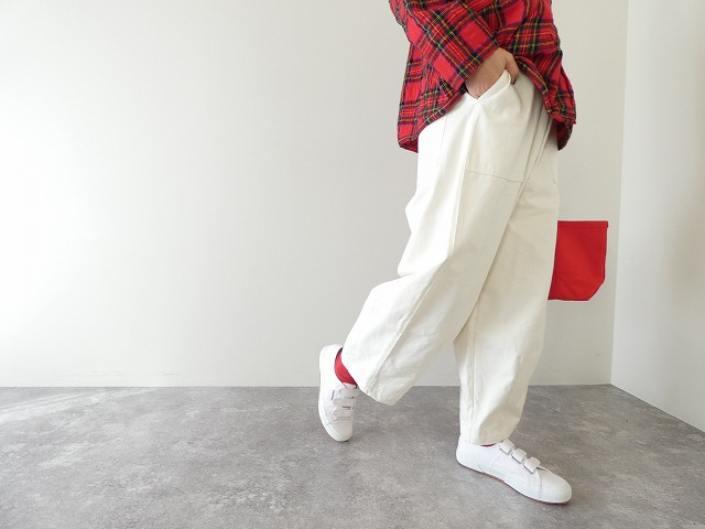 BLUE LAKE MARKET(ブルーレイクマーケット) ポケットバックダーツイージーパンツの商品画像1