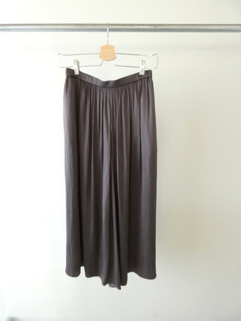 DONEEYU(ドニーユ) 割繊パウダーサテンギャザースカンツの商品画像3