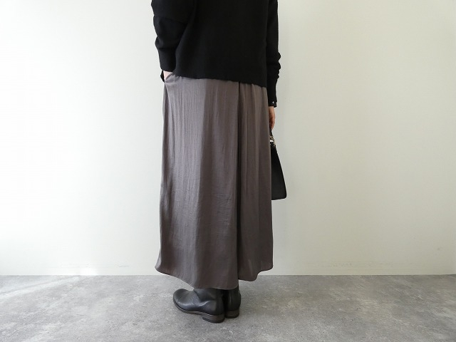 DONEEYU(ドニーユ) 割繊パウダーサテンギャザースカンツの商品画像4