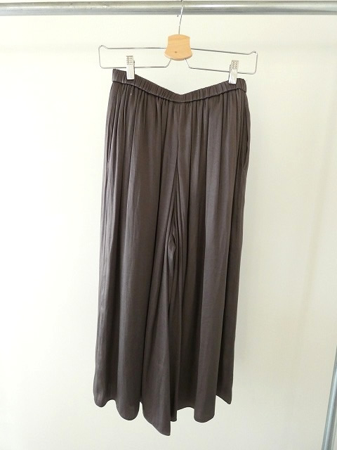 DONEEYU(ドニーユ) 割繊パウダーサテンギャザースカンツの商品画像9