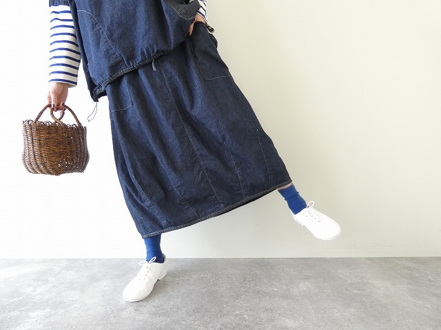 快晴堂(かいせいどう) Girl'sライトオンスデニム斜めポケット・裾ダーツスカートの商品画像1