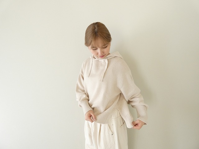 mao made(マオメイド) ざっくりアサーメン 気持ちちょい短めフード付きプルオーバーの商品画像7