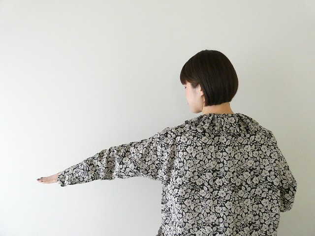 R&D.M.Co-(オールドマンズテーラー) WILD BERRY RUFFLED COLLAR BLOUSEの商品画像6