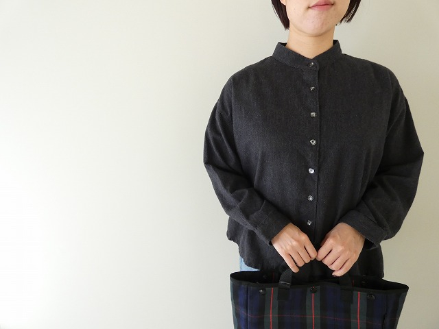 sabbatum(サバタム) 先染シャギーバックヨークギャザーブラウスの商品画像1