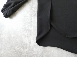 sabbatum(サバタム) ウールライクポリエステルヘムラウンドブラウスの商品画像32