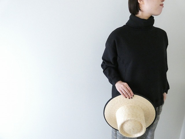 sabbatum(サバタム) ソフトモダン裏毛ハイネックスリットプルオーバーの商品画像1