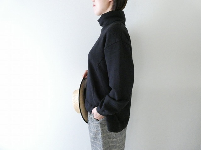 sabbatum(サバタム) ソフトモダン裏毛ハイネックスリットプルオーバーの商品画像4