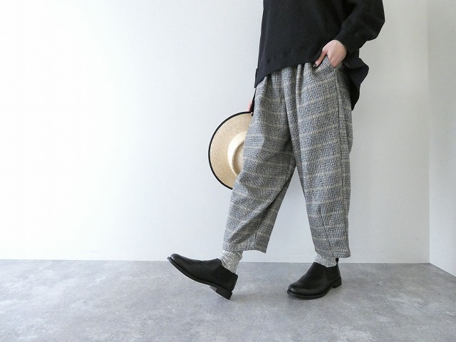 sabbatum(サバタム) コットンウールチェックテーパードイージーパンツの商品画像1