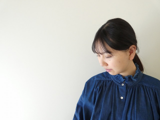 OUVERT(ウーヴェル) 5ozベンベルグウールデニムフリルカラーブラウスの商品画像21