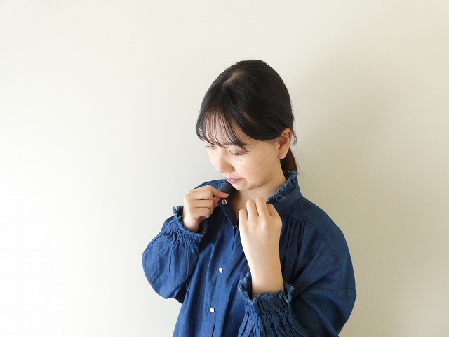 OUVERT(ウーヴェル) 5ozベンベルグウールデニムフリルカラーブラウスの商品画像6