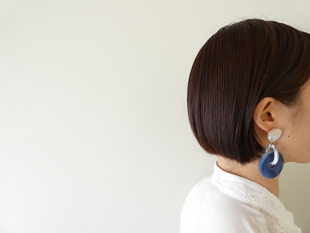  ブルーとグレーのマーブルピアスの商品画像2