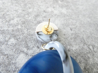  ブルーとグレーのマーブルピアスの商品画像24