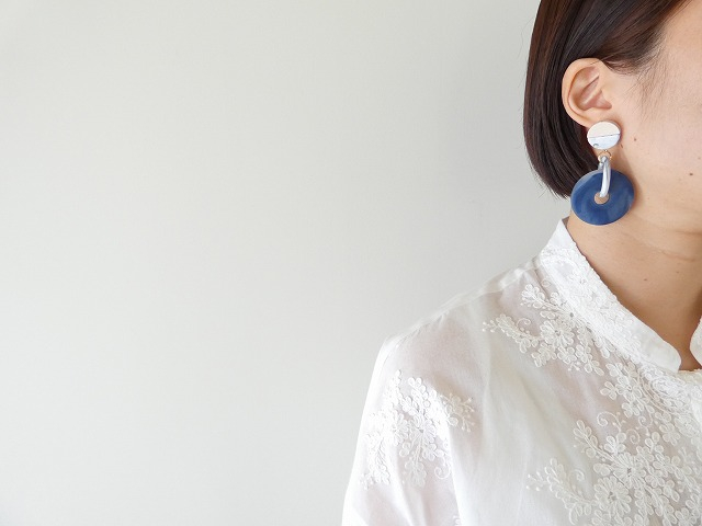  ブルーとグレーのマーブルピアスの商品画像3