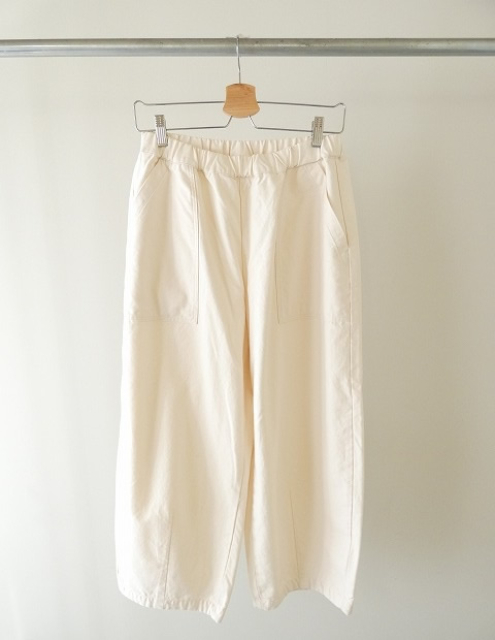 prit(プリット) バックサテン 裾ダーツベイカーパンツの商品画像3