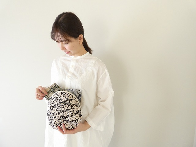 R&D.M.Co-(オールドマンズテーラー) WILD BERRY CIRCLE POUCH　Lsizeの商品画像1