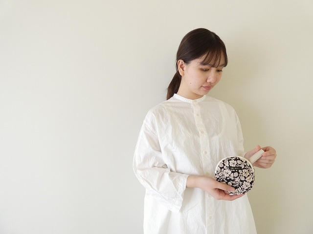 R&D.M.Co-(オールドマンズテーラー) WILD BERRY CIRCLE POUCH　Ssizeの商品画像1