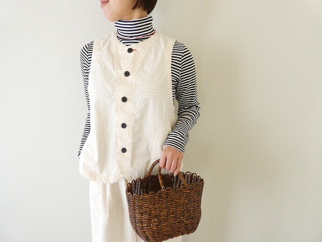 NATURAL LAUNDRY(ナチュラルランドリー) ウォッシュドツイルヘムノッチVベストの商品画像1