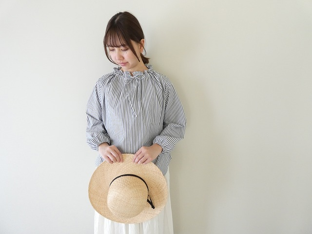 SSC 先染めタイプライターストライプ衿リボン通し長袖ブラウスの商品画像2