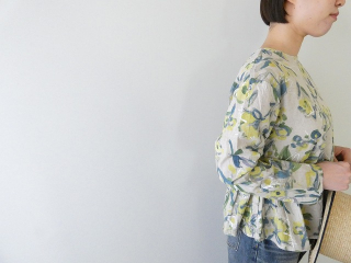 ina(イナ) 綿麻シーチングプリントギャザー2WAYブラウスの商品画像23