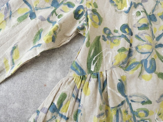 ina(イナ) 綿麻シーチングプリントギャザー2WAYブラウスの商品画像29