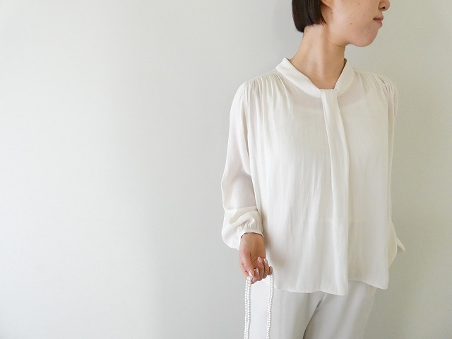 DONEEYU(ドニーユ) シャンブレージョーゼットブラウスの商品画像1