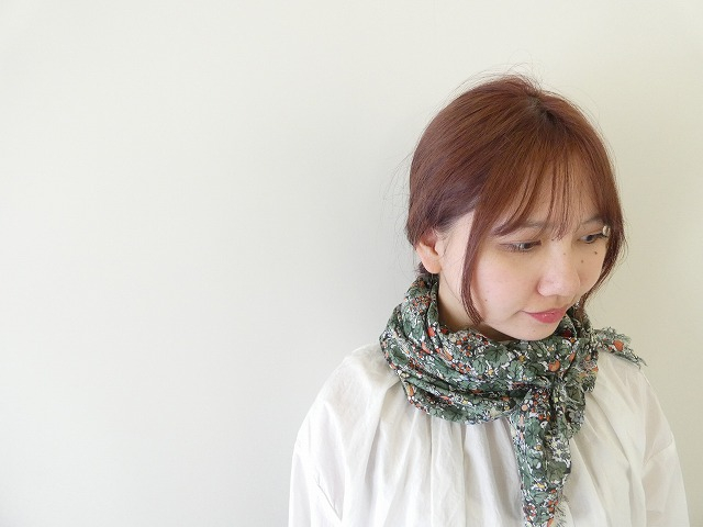 R&D.M.Co-(オールドマンズテーラー) WILD BERRY FIELD GAUZE SHAWLの商品画像1