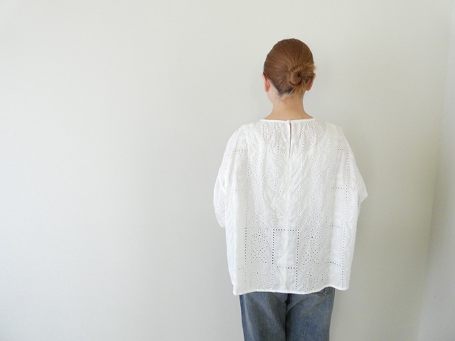 qiri(キリ) グローエンブロイダリーギャザースリーブブラウスの商品画像10