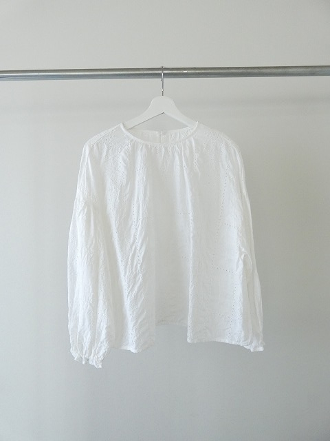 qiri(キリ) グローエンブロイダリーギャザースリーブブラウスの商品画像11