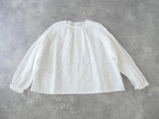 qiri(キリ) グローエンブロイダリーギャザースリーブブラウスの商品画像12
