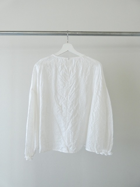 qiri(キリ) グローエンブロイダリーギャザースリーブブラウスの商品画像13