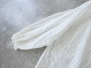 qiri(キリ) グローエンブロイダリーギャザースリーブブラウスの商品画像23