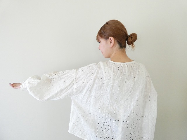 qiri(キリ) グローエンブロイダリーギャザースリーブブラウスの商品画像7