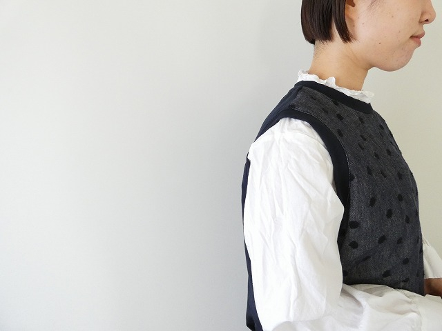 prit(プリット) 強撚引き揃え天竺リネンコットンランダムドット刺繍切替プルオーバーベストの商品画像4