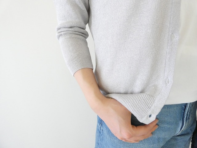 mao made(マオメイド) リネンUVカットいつものクルーネックキラキラカーディガンの商品画像4