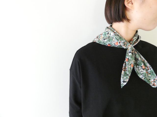 R&D.M.Co-(オールドマンズテーラー) WILD BERRY FIELD LAWN BANDANAの商品画像2