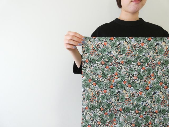 R&D.M.Co-(オールドマンズテーラー) WILD BERRY FIELD LAWN BANDANAの商品画像3