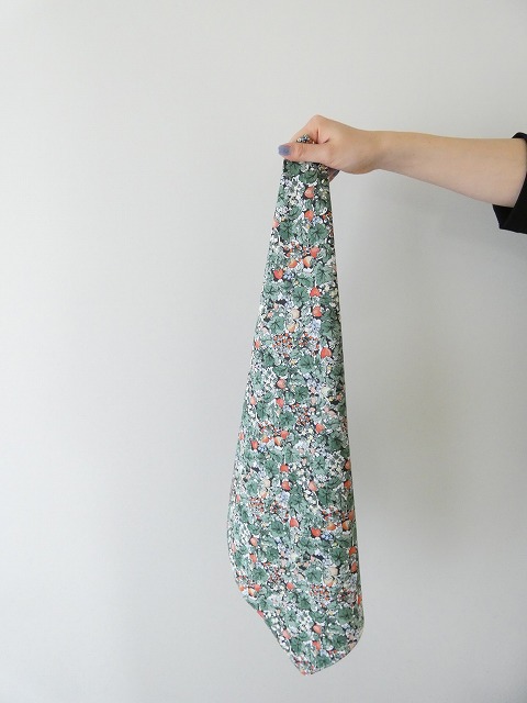 R&D.M.Co-(オールドマンズテーラー) WILD BERRY FIELD LAWN BANDANAの商品画像4