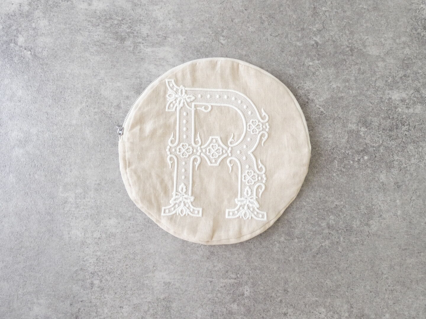 R&D.M.Co-(オールドマンズテーラー) EMBROIDERY CIRCLE POUCH L-sizeの商品画像1